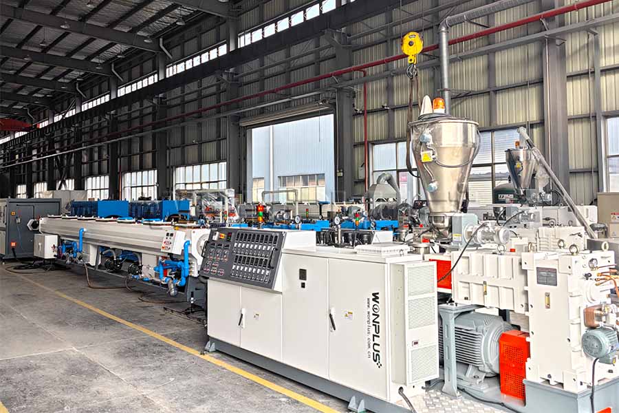 Garis ekstrusi pipa PVC 160mm dengan commissioning sekrup kembar paralel yang diselesaikan