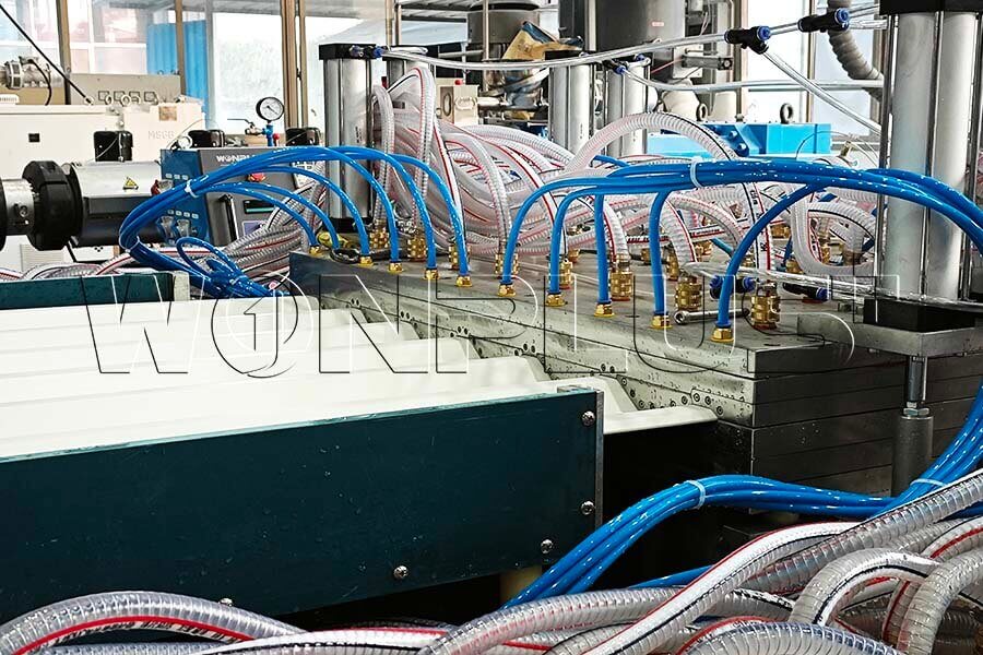 Jalur Ekstrusi Atap Berongga PVC Selesai Ditugaskan