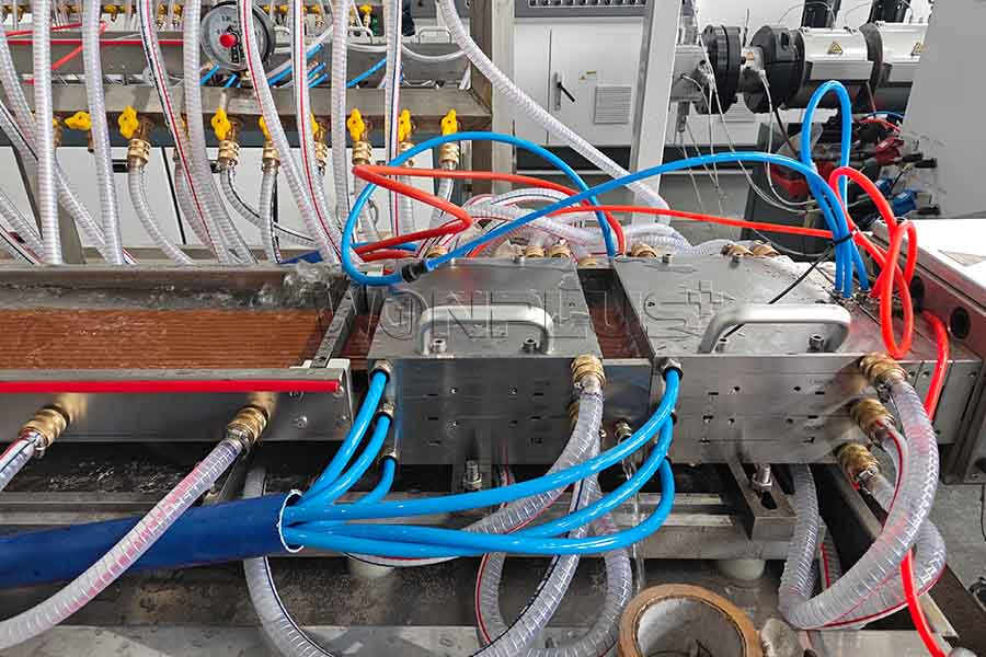 Lini Ekstrusi Profil Dek WPC Berhasil Dioperasikan