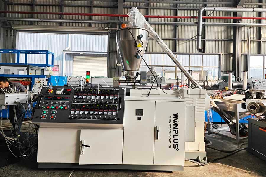 WONPLUS Berhasil Mengoperasikan Jalur Ekstrusi Pipa PVC Empat Saluran Berkinerja Tinggi