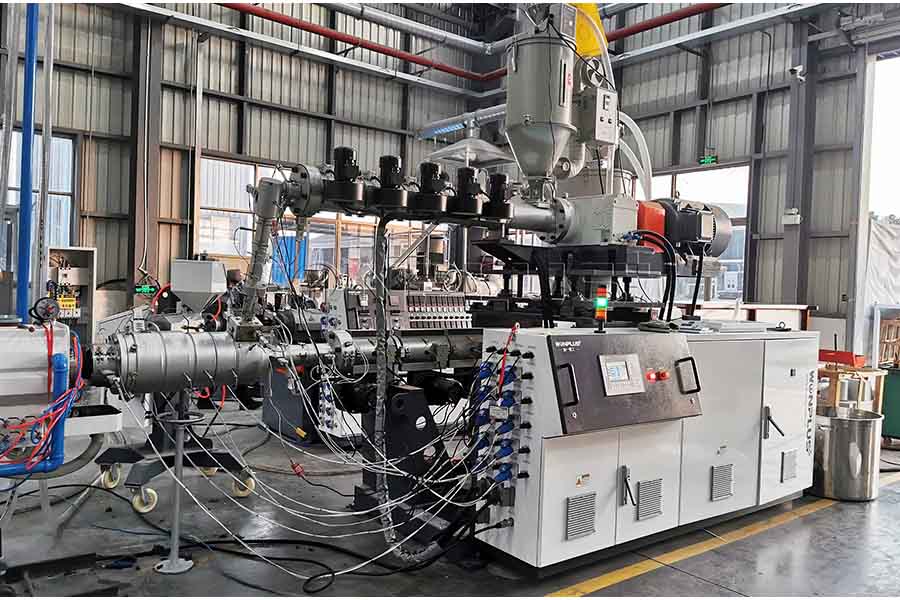 PPR HDPE 20-110mm 3 lapisan mesin pembuatan pipa commissioning di pabrik