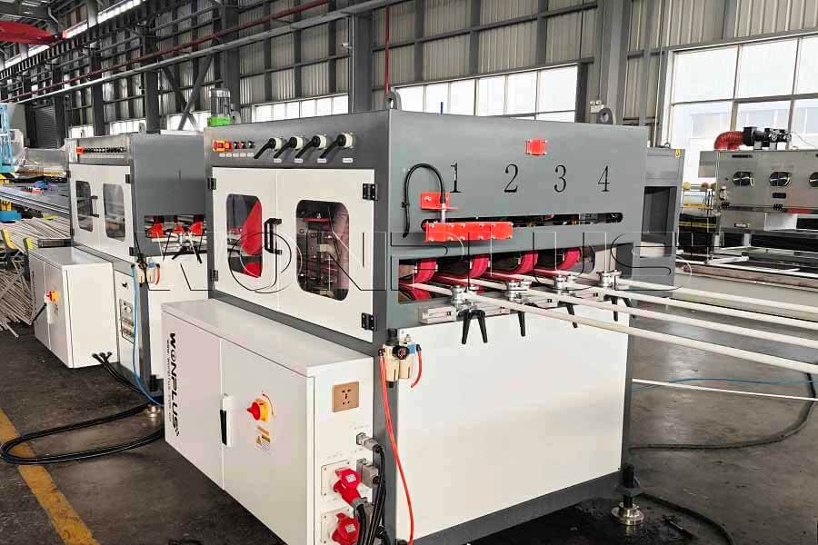 Jalur Ekstrusi Pipa PVC Empat Outlet Selesai Ditugaskan